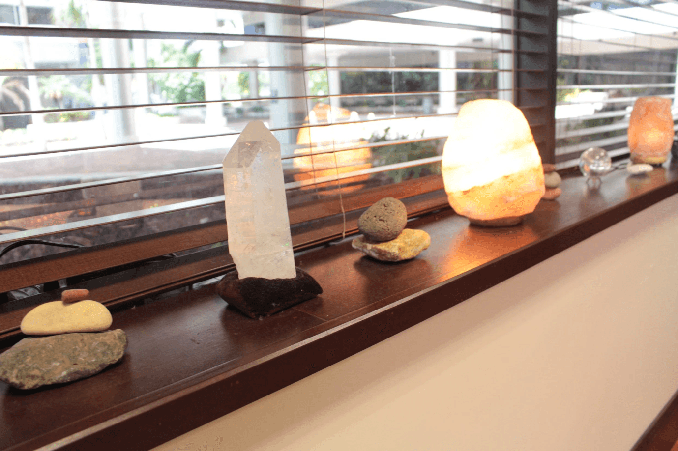 Tranquil acupuncture treatment space at Acupuncture Xperts clinic in Boca Raton with natural light